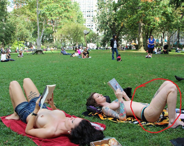 Зачем девушки Нью-Йорка читают книги топлес