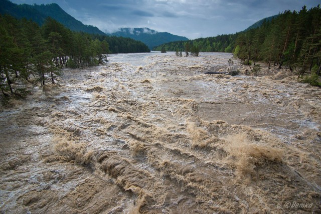 Половодье в горной местности