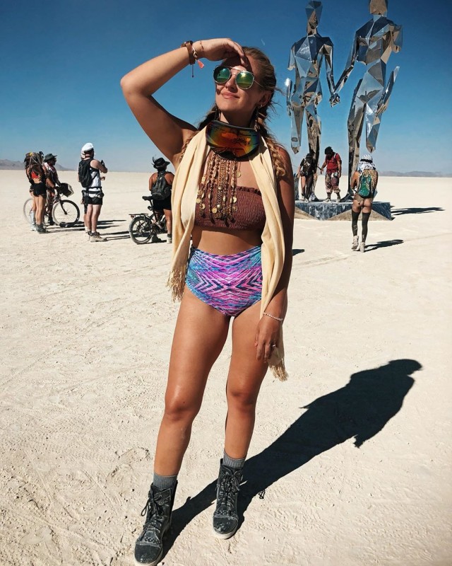 Девушки фестиваля Burning Man-2019