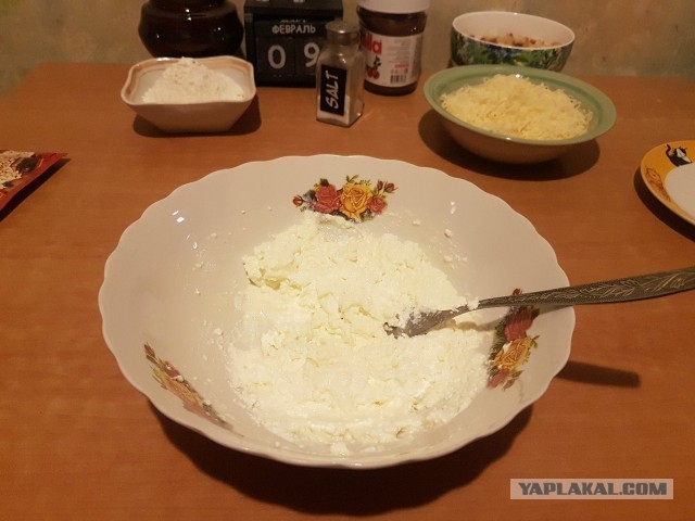 Творожно-сырные колечки с кунжутом