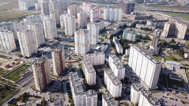 В петербургских Шушарах на месте обещанного 10 лет назад парка жители положили символический болт