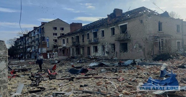Фото поврежденных антенн РЛС «Воронеж-ДМ» в Краснодарском крае, опубликованные противником