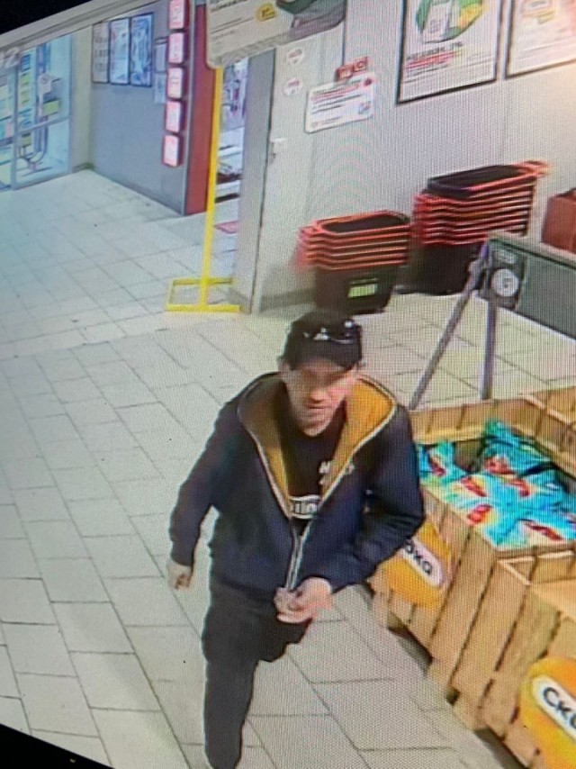 В Химках неизвестный украл породистую собаку из магазина, пока ее хозяин делал покупки