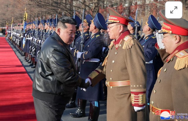 Ким Чен Ын показал свою новую шапку и призвал создать современную армию, «готовой к любой войне»