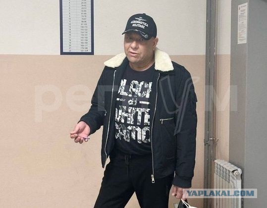 Избил девушку за фигуру