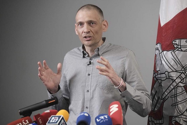 Русский живет на Гхате на берегу реки Ганг, называет себя Шива
