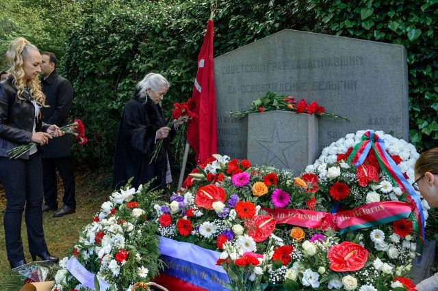 Возложение  цветов в Бельгии,  Брюссель
