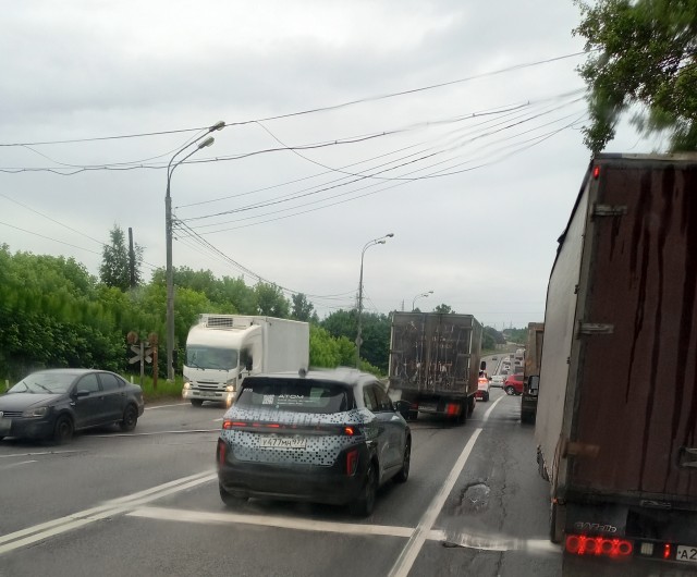 АВТОВАЗ тестирует гибрид Lada Azimut на улицах города: 390 л.с., разгон до 100км/ч - 5,7 сек., запас хода - до 1100 км.