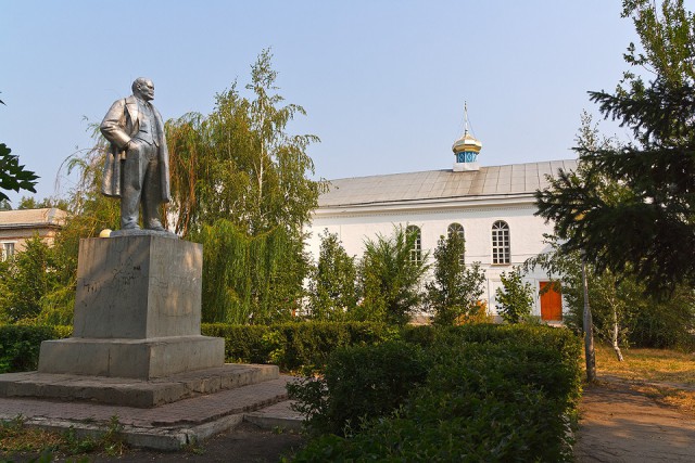 Памятники Ленину