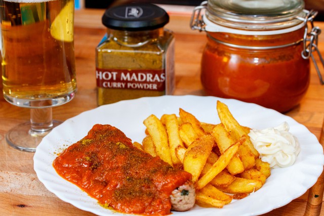 Легендарный немецкий фастфуд "Карривурст с картофелем фри"