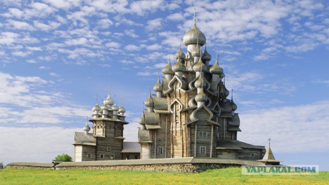 Женщина, испортившая древнюю часовню XVIII века пластиком, боится наказания