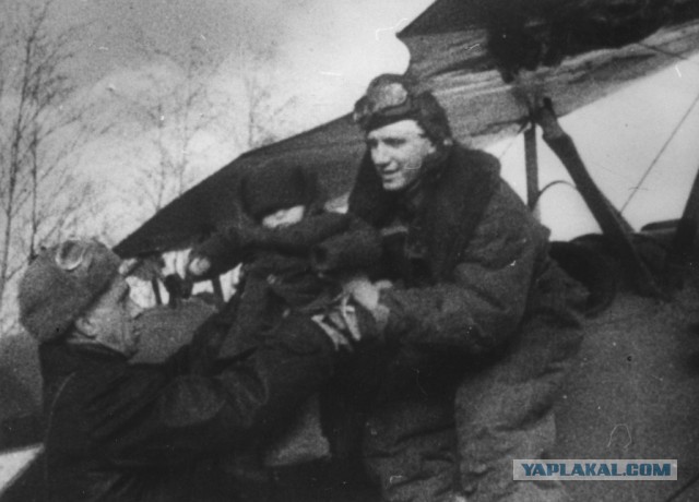 Дети, которых спас погибший летчик Мамкин, уже больше 70 лет продолжают бороться за память о нем