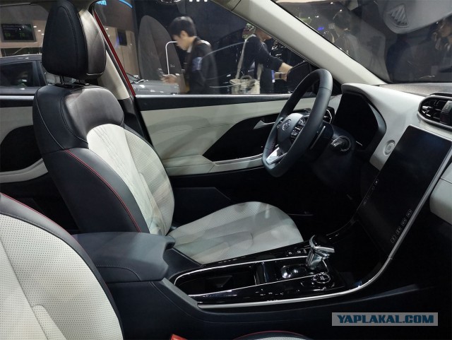 Вам красивее или иномарку? Сравнение Lada Xray Cross и Hyundai Creta