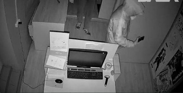 Преступники начали нанимать людей, чтобы те устраивались в пункты выдачи заказов и делали дубликат ключей