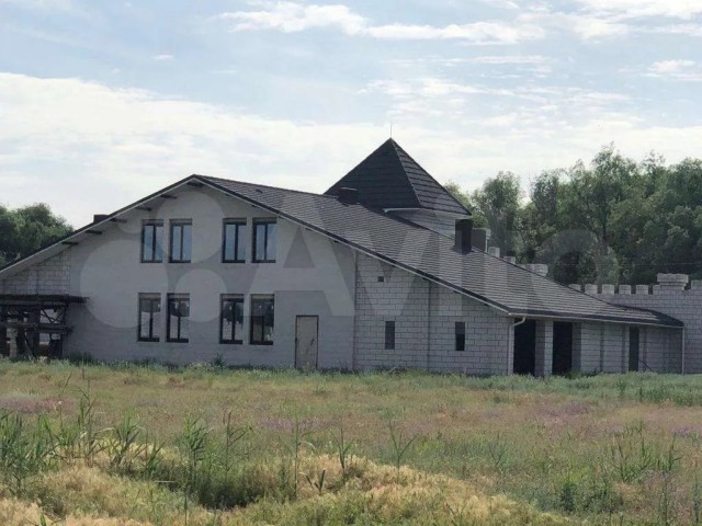 Под Волгоградом продают замок — личную крепость с башнями для лучников выставили за ₽40 млн.