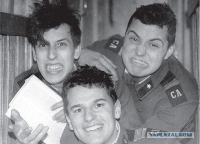 Армейские фотографии знаменитостей