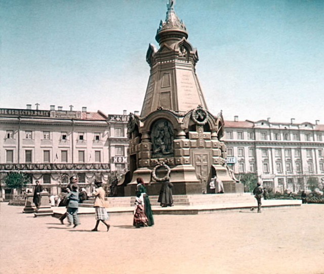 Нейросеть раскрасила первое видео о московской жизни в 1896 году