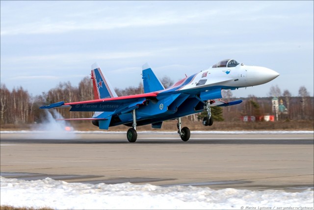 Тренировки "Русских витязей" на новых Су-35С в Кубинке