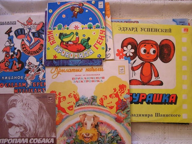 Детское счастье прошлого века: электрофон "Электроника" и гора пластинок с сказками