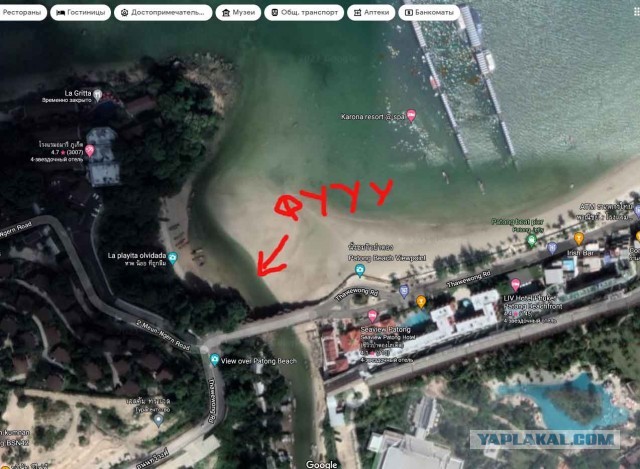 В Анапе что-то гадкое и черное льется из реки в море. Но всем пофигу