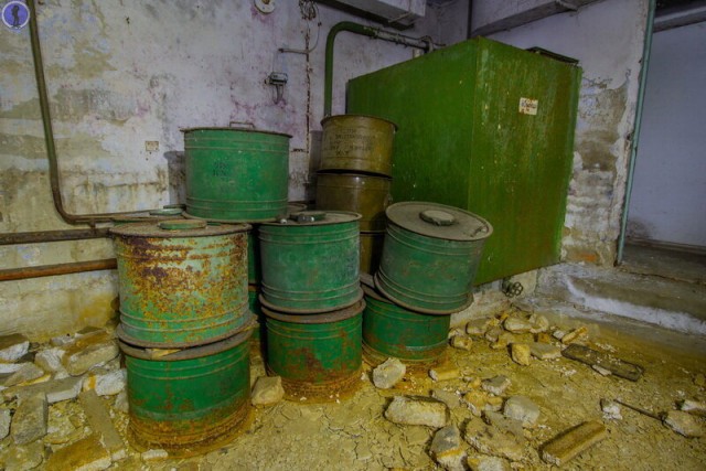 Забытое убежище закрытой кондитерской фабрики "Спутник"