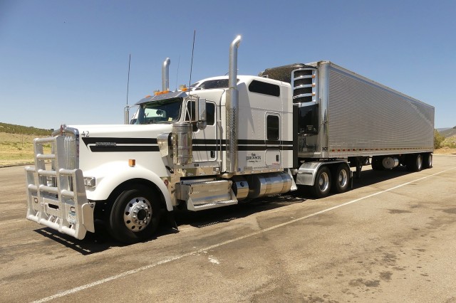 Почему американский тягач Kenworth W900 выпускается с 1961 года и по сей день?