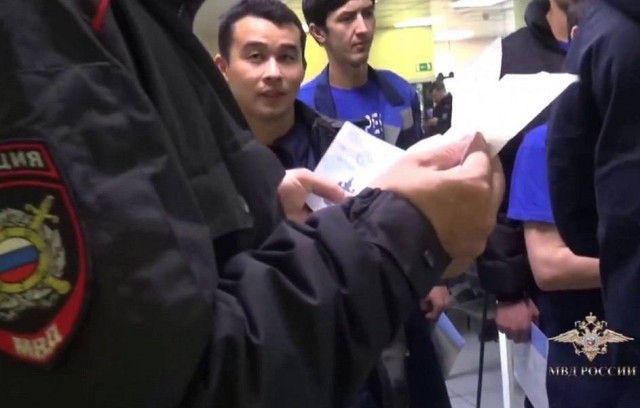 Минтруд предложил ограничить свободный въезд мигрантов в Россию