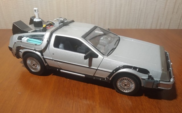 Почему DeLorean из фильма «Назад в будущее» не стал популярной машиной в Америке