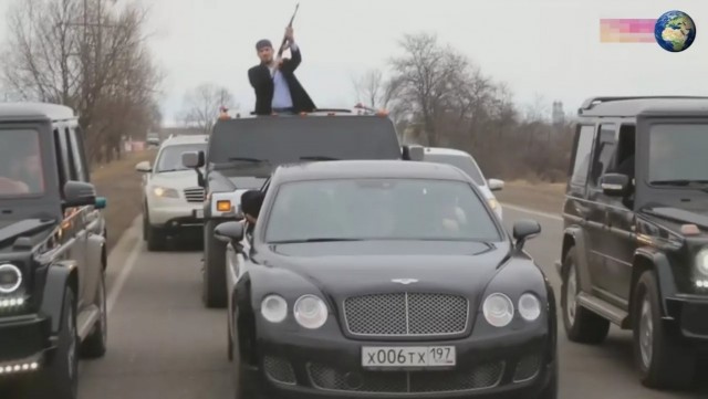 Две «шальные императрицы» решили проехаться за  окном своей кареты в Самаре