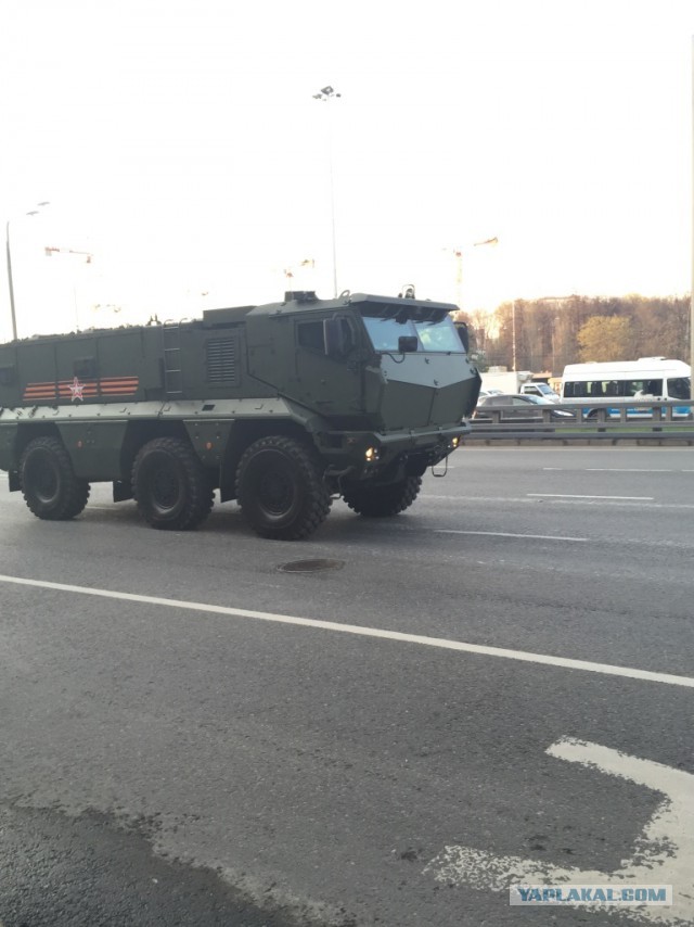 Проход техники. Москва, Тверская 29 апреля