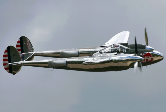Многоцелевой истребитель P-38 «Lightning»
