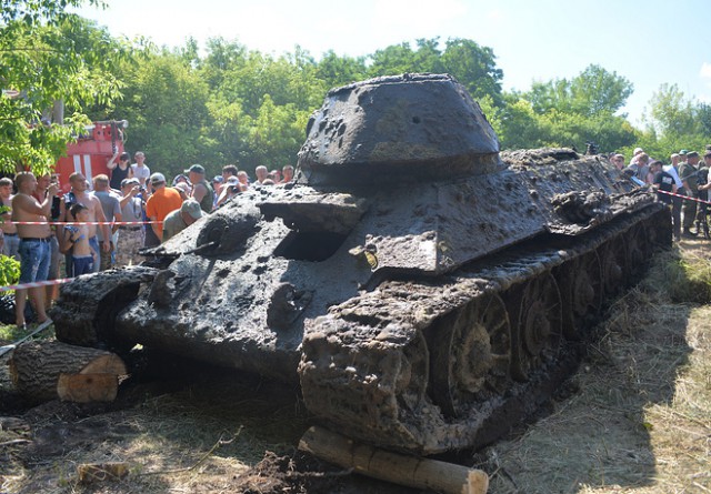 В Воронежской области со дна реки Дон подняли редкую версию танка Т-34