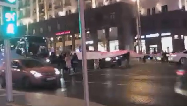 В Москве медики перекрыли Тверскую улицу с требованиями вернуть им социальное жильё