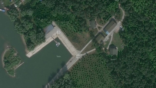 Роскошь с высоты. Кто живет в гигантских домах Новосибирска — эти шикарные особняки видно даже со спутниковой карты
