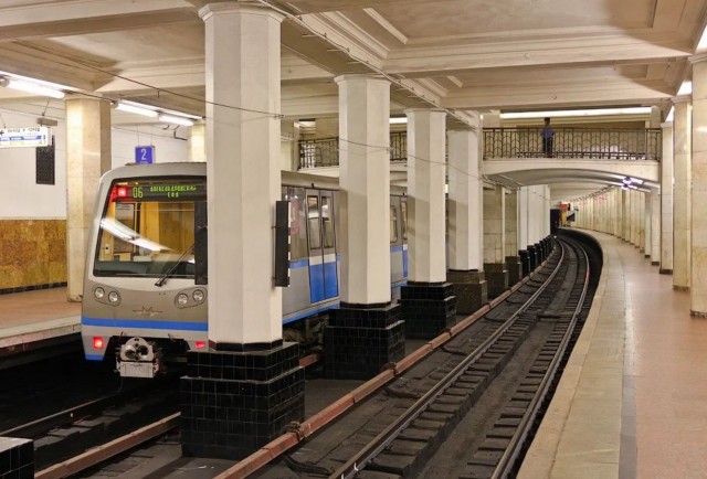 Если упал на рельсы метро
