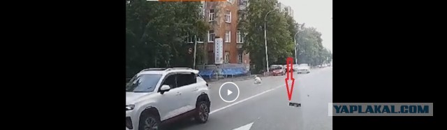 В Екатеринбурге внедорожник снес самокатчика