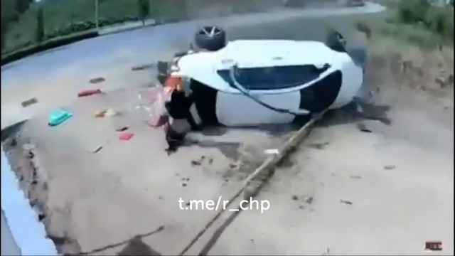 - А что случилось? - Не знаю, сама только подошла...