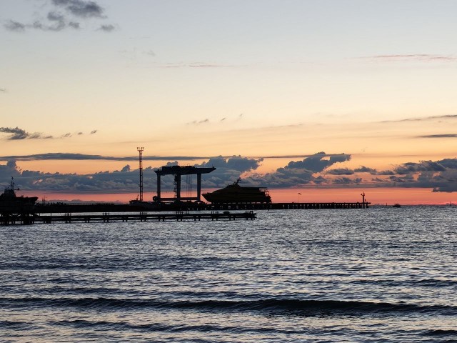 Просто поделился сегодняшним прекрасным утром на Черном море под Анапой