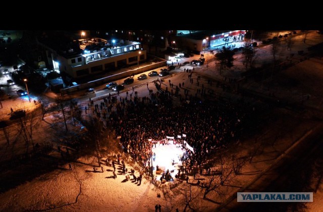 В Поморье на митинги против ввоза московского мусора вышли тысячи человек.