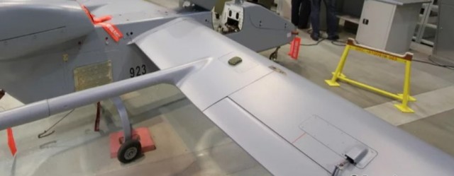Беспилотник упал на жилой дом в Таганроге — здание полностью сгорело