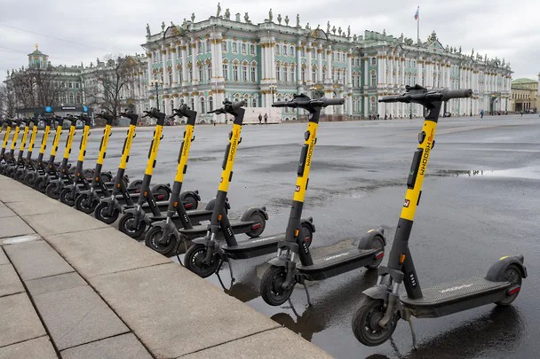 Беглов запретил парковку электросамокатов в центре Петербурга с начала августа