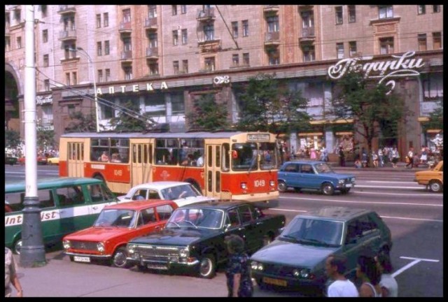 Женщина приехала в Москву из Лос-Анджелеса и сравнила темп жизни в российской столице и городе в Калифорнии