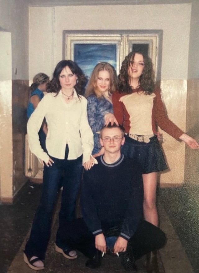 Девчата из 90-х и 00-х
