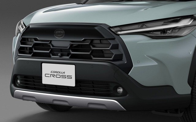 Toyota Corolla Cross получила спецкомплектацию в честь 60-летенго юбилея Короллы. Цена Короллы = цене Лады Весты