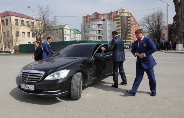 Кадыров потребовал продавать автомобили за штрафы