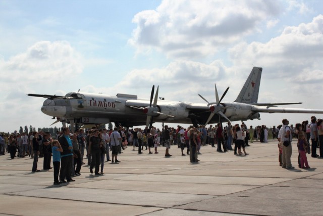 Самолет - Антонов Ан124 и Ил-76 "Волга-Днепр" Ил-76 из Лондона
