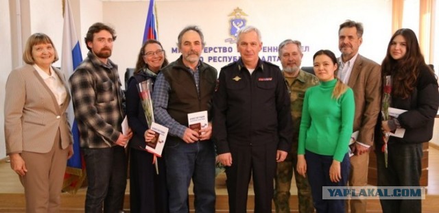 В Горном Алтае вручили российские паспорта гражданам, прибывшим из Австралии и Киргизии