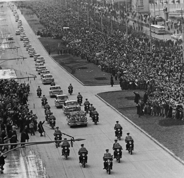 "Дело не в том, что я побывал так высоко, а в том, КТО и ЧТО меня туда подняли". --- Юрий Гагарин