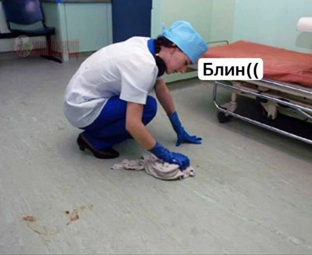 В российской больнице санитарок перевели на должности уборщиц
