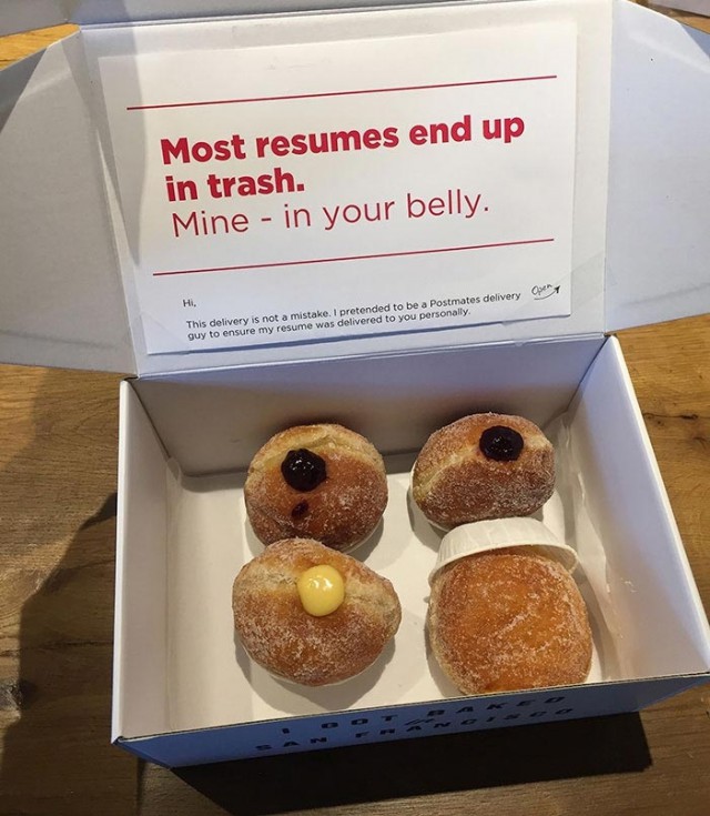 Парень нашёл гениальный способ передать своё резюме прямо в руки начальству разных компаний